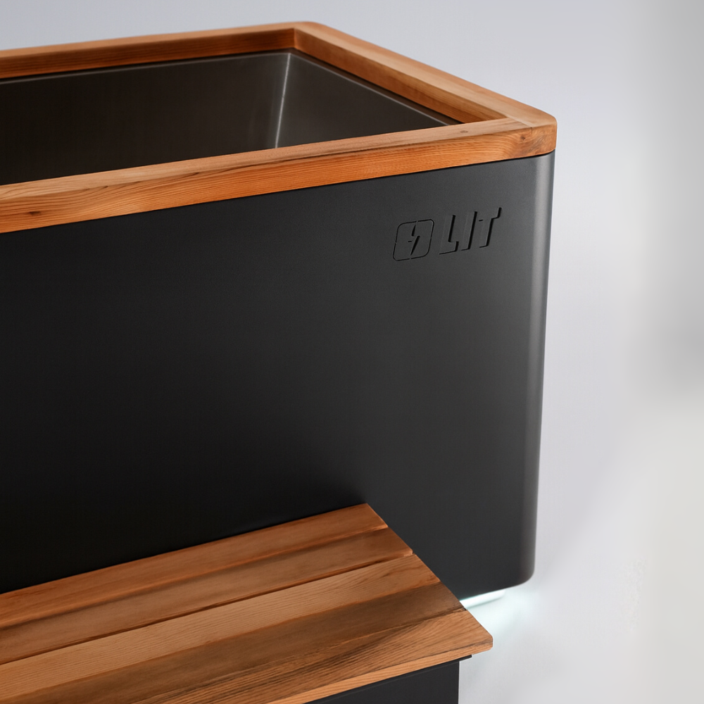 Stealth Luxe Cedar Cold Plunge